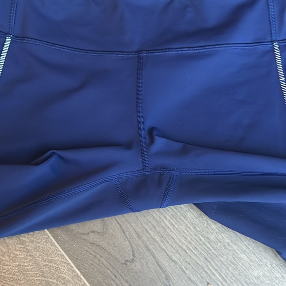 Lululemon Blue On Track Crop Leggings 19" Hero Blue Women size 8 - Picture 12 of 16